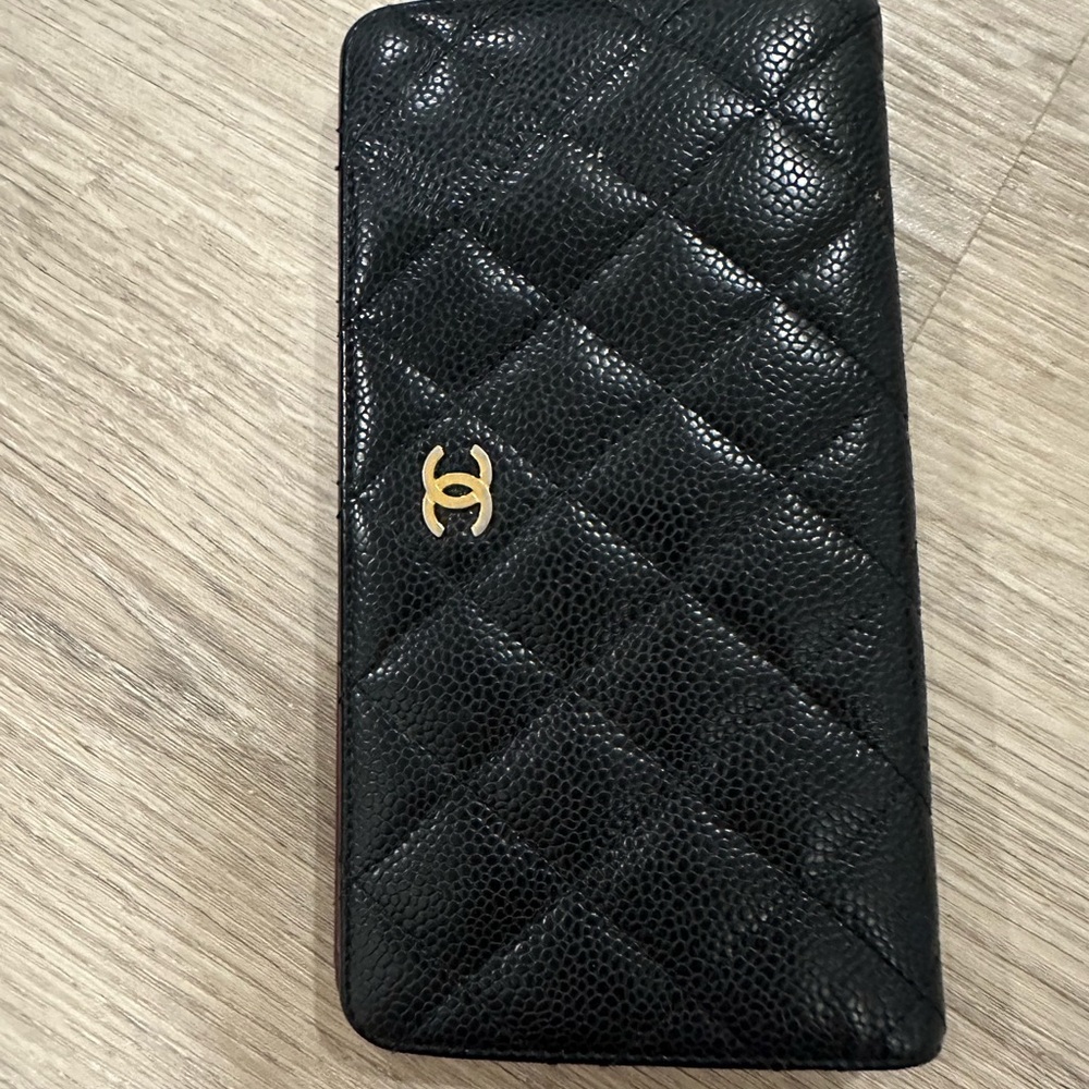 Chanel classic caviar wallet with gold hardware